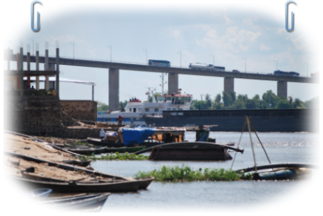 Brücke mit Schiffdurchfahrt Schiff unter Brücke