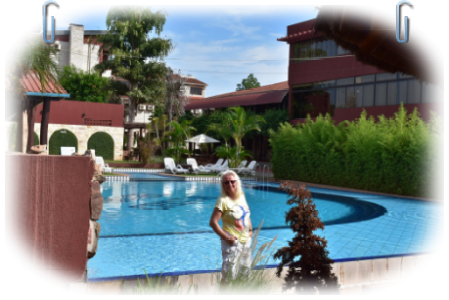 Hotel Cristal Pool mit Liegen
